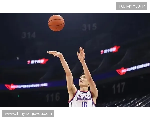 CBA赛场焦点天津胜新疆田雨与队友更衣室庆祝胜利画面曝光